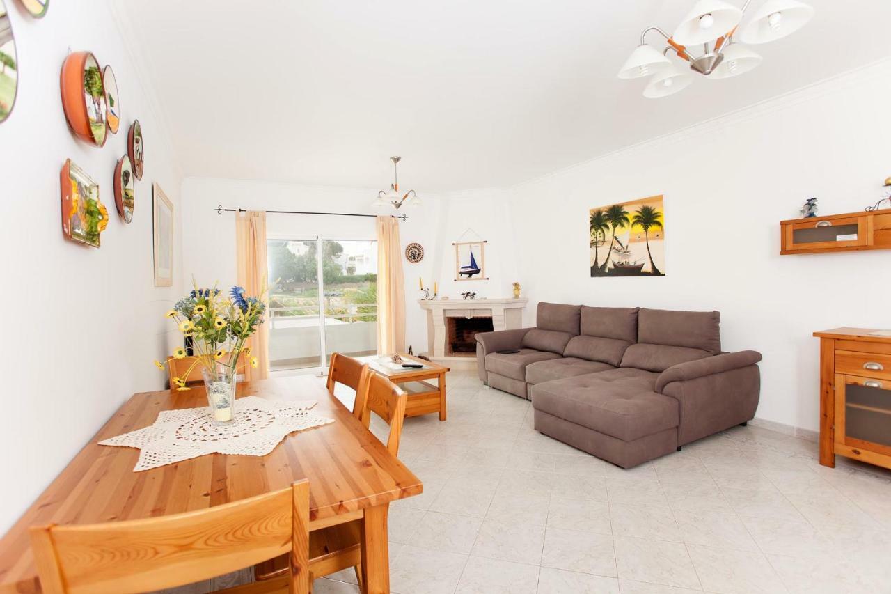 Os Apartamentos A Ramos Na Praia Da Gale Estao Inserido Em Condominio Com Piscina, Fica Apenas A 350 Metros Da Praia Da Gale - Apartamentos Com Ar Condicionado Tanto Nos Quartos Como Na Sala, Smart Tv Com Prime Video E Cozinha Completa Albufeira Exterior foto